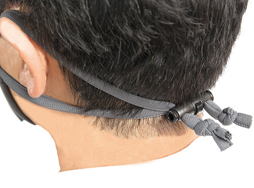 後ろで固定する